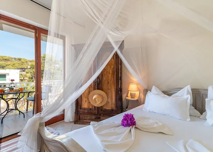 Anja With Garden, Balcony And Sea View, 3 Min Walk To The 特罗吉尔