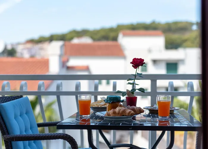 Anja With Garden, Balcony And Sea View, 3 Min Walk To The * Trogir