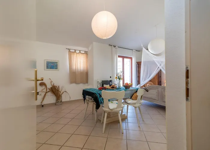 公寓 Anja With Garden, Balcony And Sea View, 3 Min Walk To The 特罗吉尔
