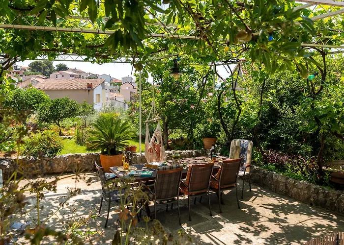 Anja With Garden, Balcony And Sea View, 3 Min Walk To The