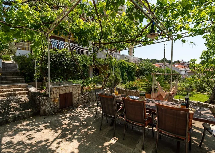 Appartement Anja With Garden, Balcony And Sea View, 3 Min Walk To The