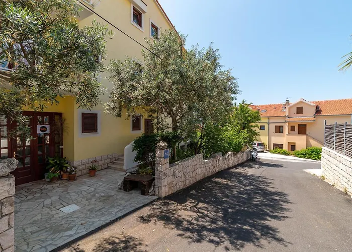 Anja With Garden, Balcony And Sea View, 3 Min Walk To The *