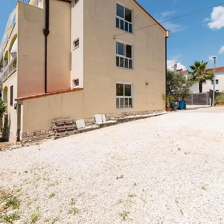 Anja With Garden, Balcony And Sea View, 3 Min Walk To The * Trogir