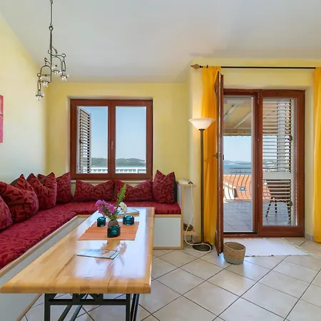 Apartament Anja With Garden, Balcony And Sea View, 3 Min Walk To The *