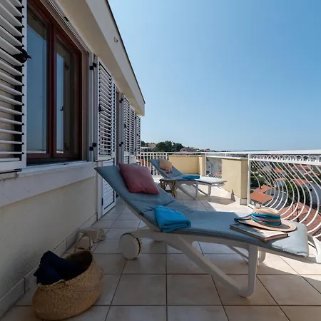 Apartament Anja With Garden, Balcony And Sea View, 3 Min Walk To The