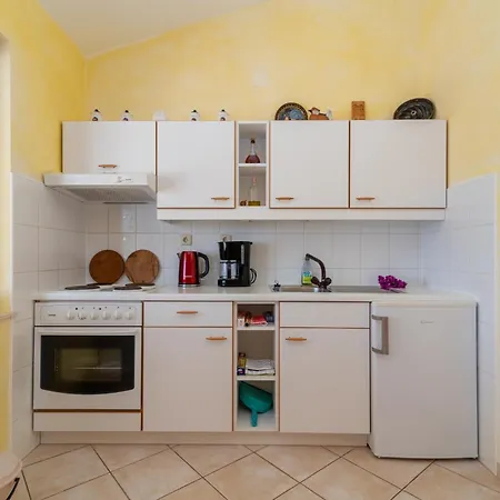 Anja With Garden, Balcony And Sea View, 3 Min Walk To The Trogir