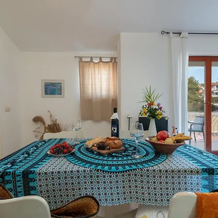 Apartament Anja With Garden, Balcony And Sea View, 3 Min Walk To The