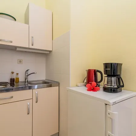 Anja With Garden, Balcony And Sea View, 3 Min Walk To The Trogir