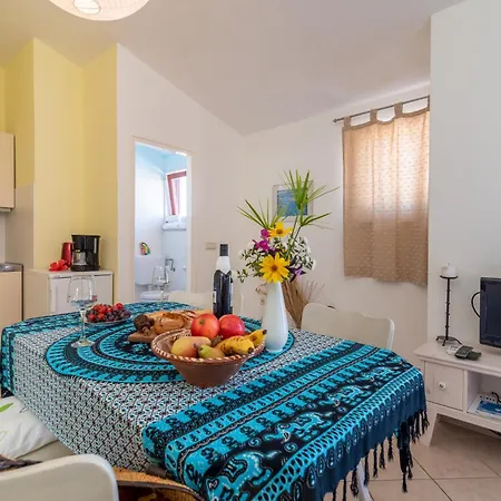 Apartament Anja With Garden, Balcony And Sea View, 3 Min Walk To The *