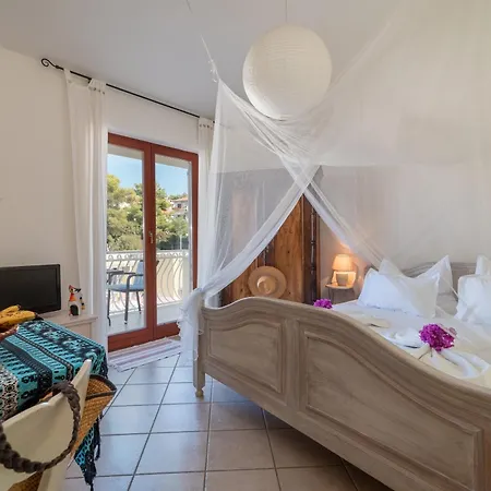 Anja With Garden, Balcony And Sea View, 3 Min Walk To The *