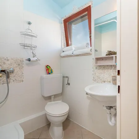 Anja With Garden, Balcony And Sea View, 3 Min Walk To The Apartament