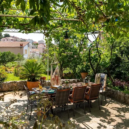 Anja With Garden, Balcony And Sea View, 3 Min Walk To The