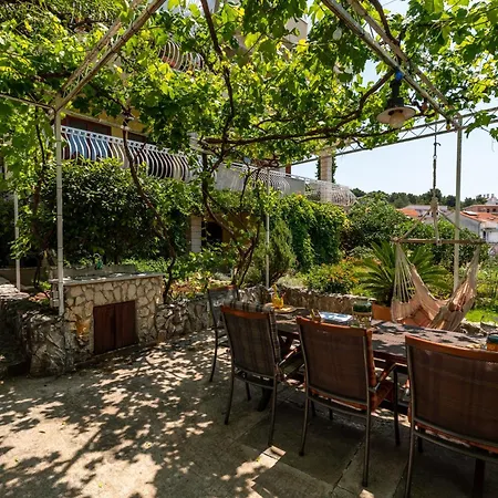 Apartament Anja With Garden, Balcony And Sea View, 3 Min Walk To The